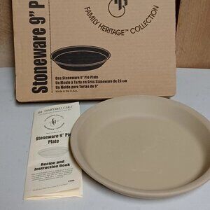 Pampered Chef Stoneware 9" Pie Plate NIB
